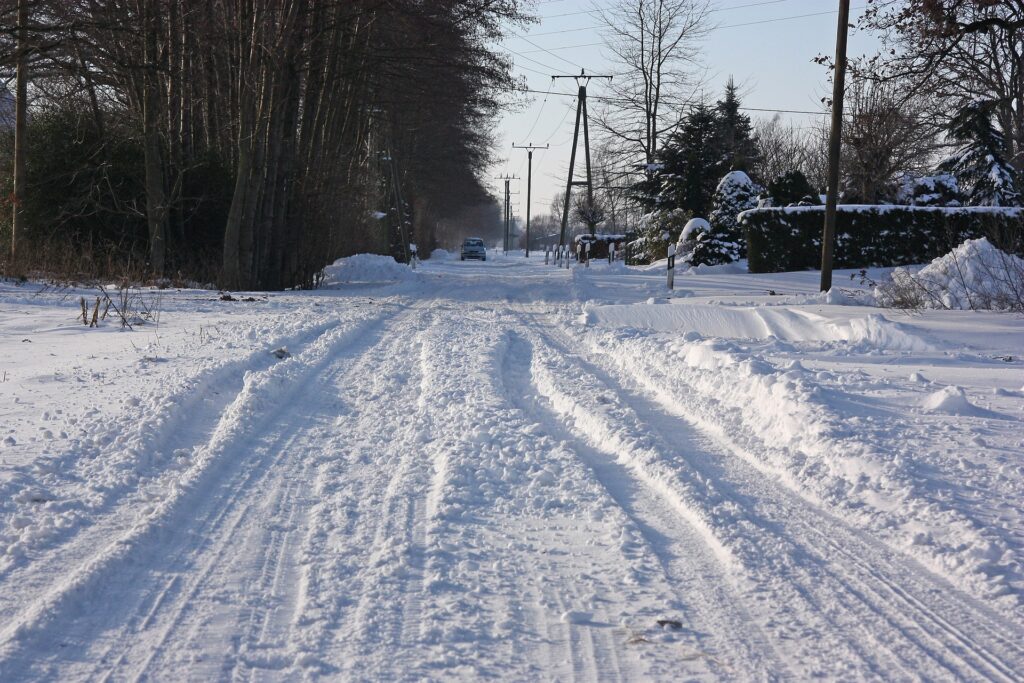 snow 567720 1920 1024x683 - Wintervorbereitung für Immobilien: Tipps zur Pflege von Außenbereichen